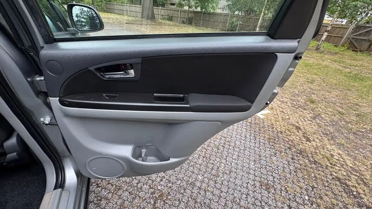 2010-suzuki-sx4-16-sz4-hatchback-5d-auto-big-21