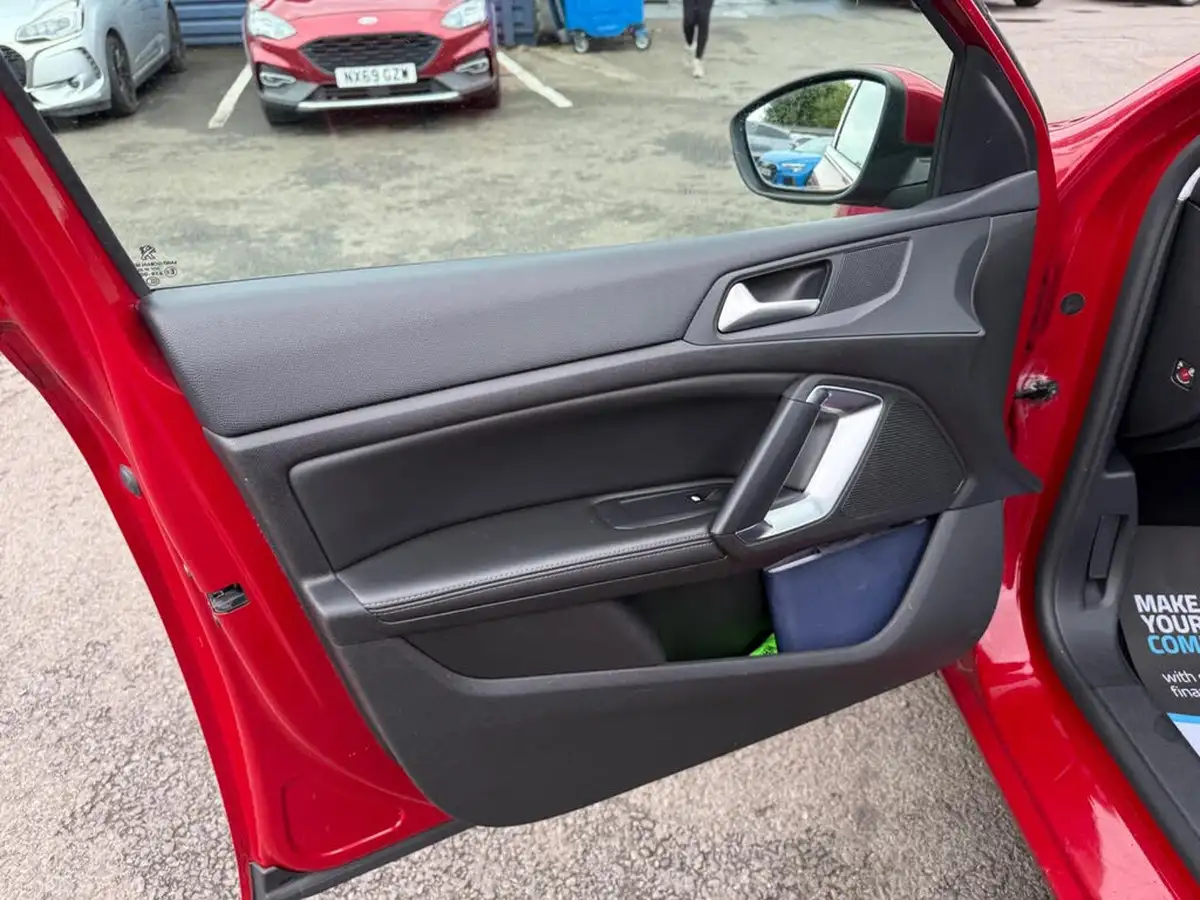 2014-peugeot-308-16td-feline-big-30