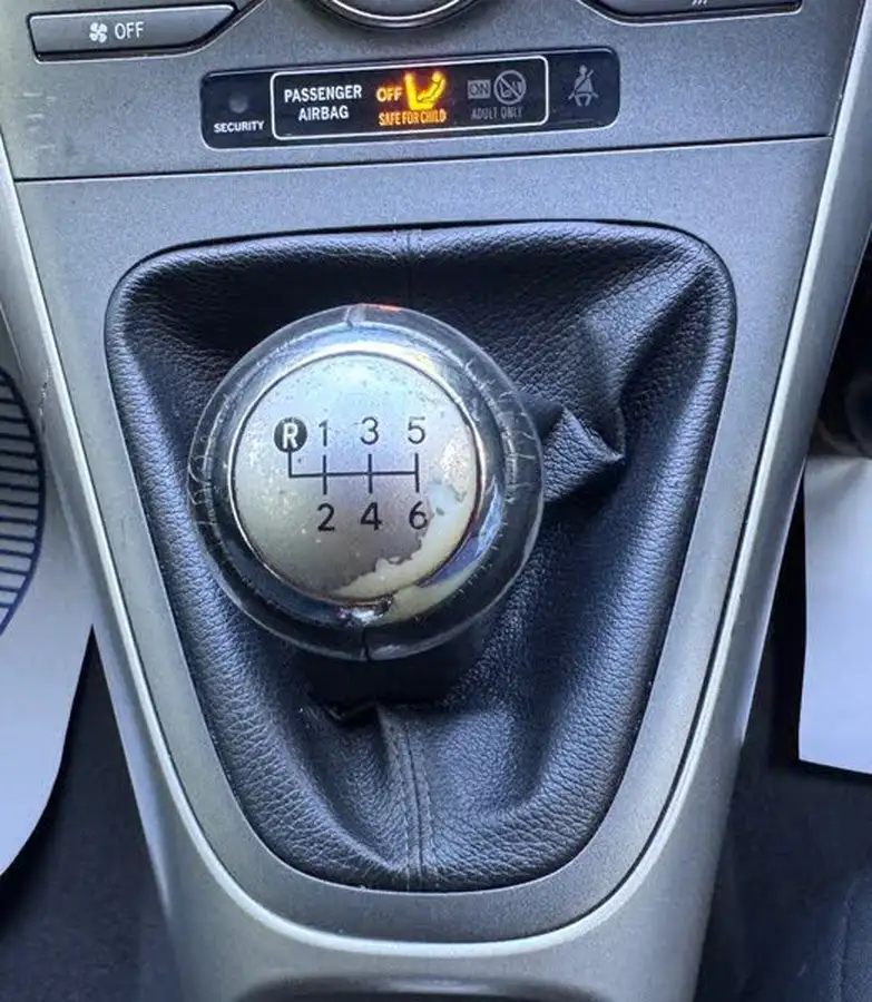 2009-toyota-auris-133-vvt-i-tr-5d-big-29