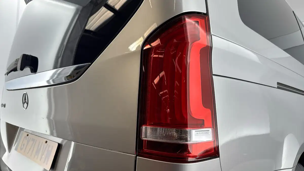 2022-mercedes-benz-eqv-e-eqv-300-sport-premium-big-27