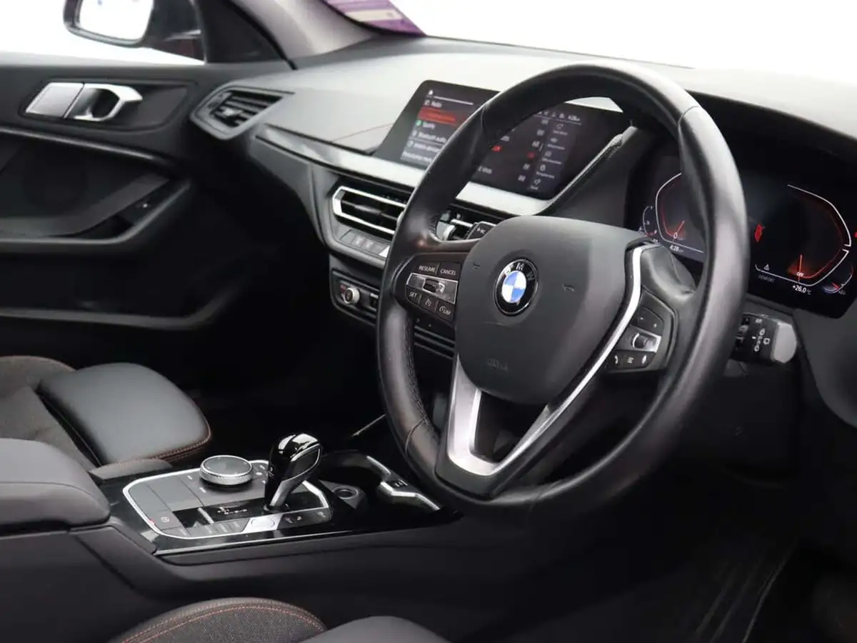 2022-bmw-1-series-15td-116d-sport-dct-big-18