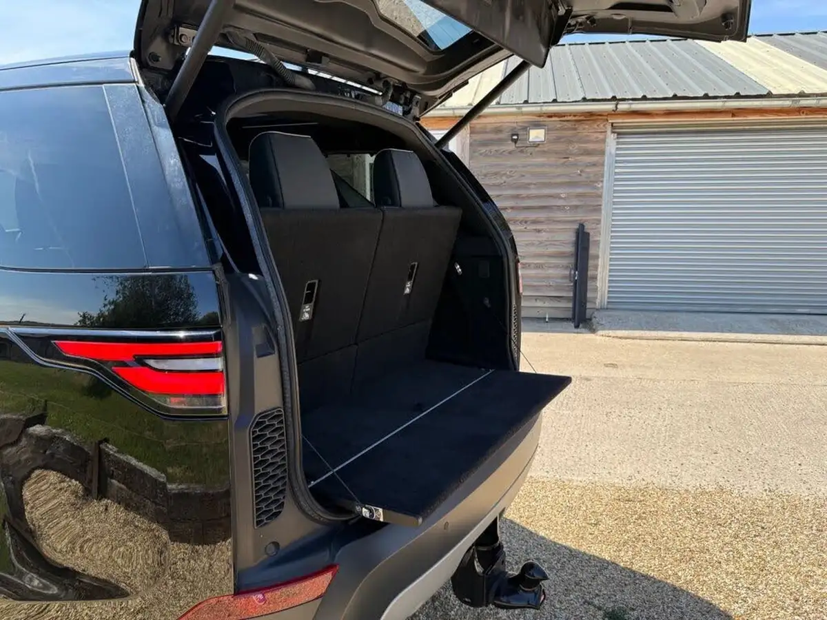 2019-land-rover-discovery-30-sd6-commercial-hse-big-30