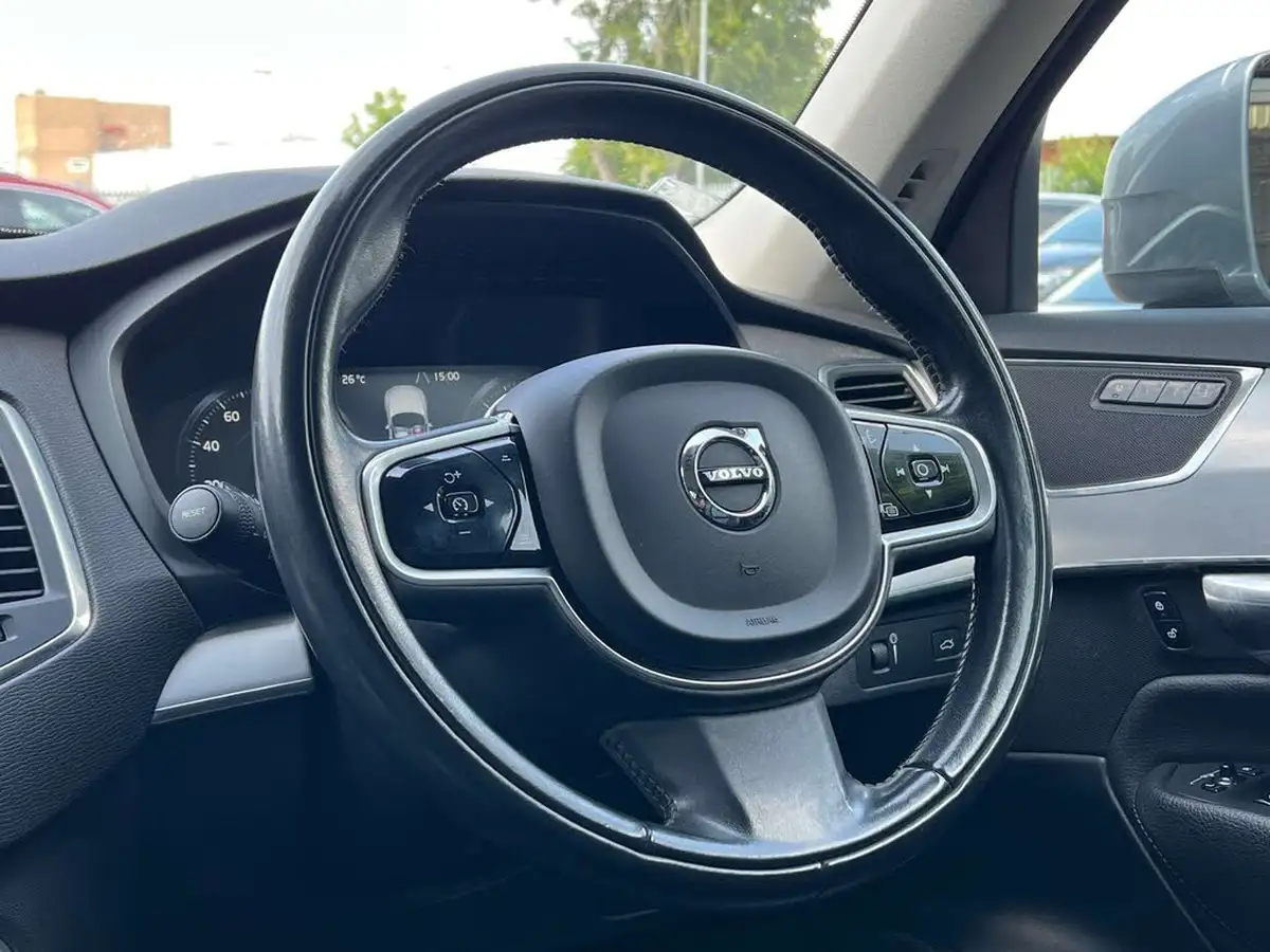 2016-volvo-xc90-20td-d5-momentum-big-15