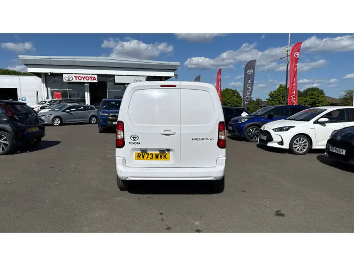 2023-toyota-proace-city-15d-design-100hpeu6d-big-18