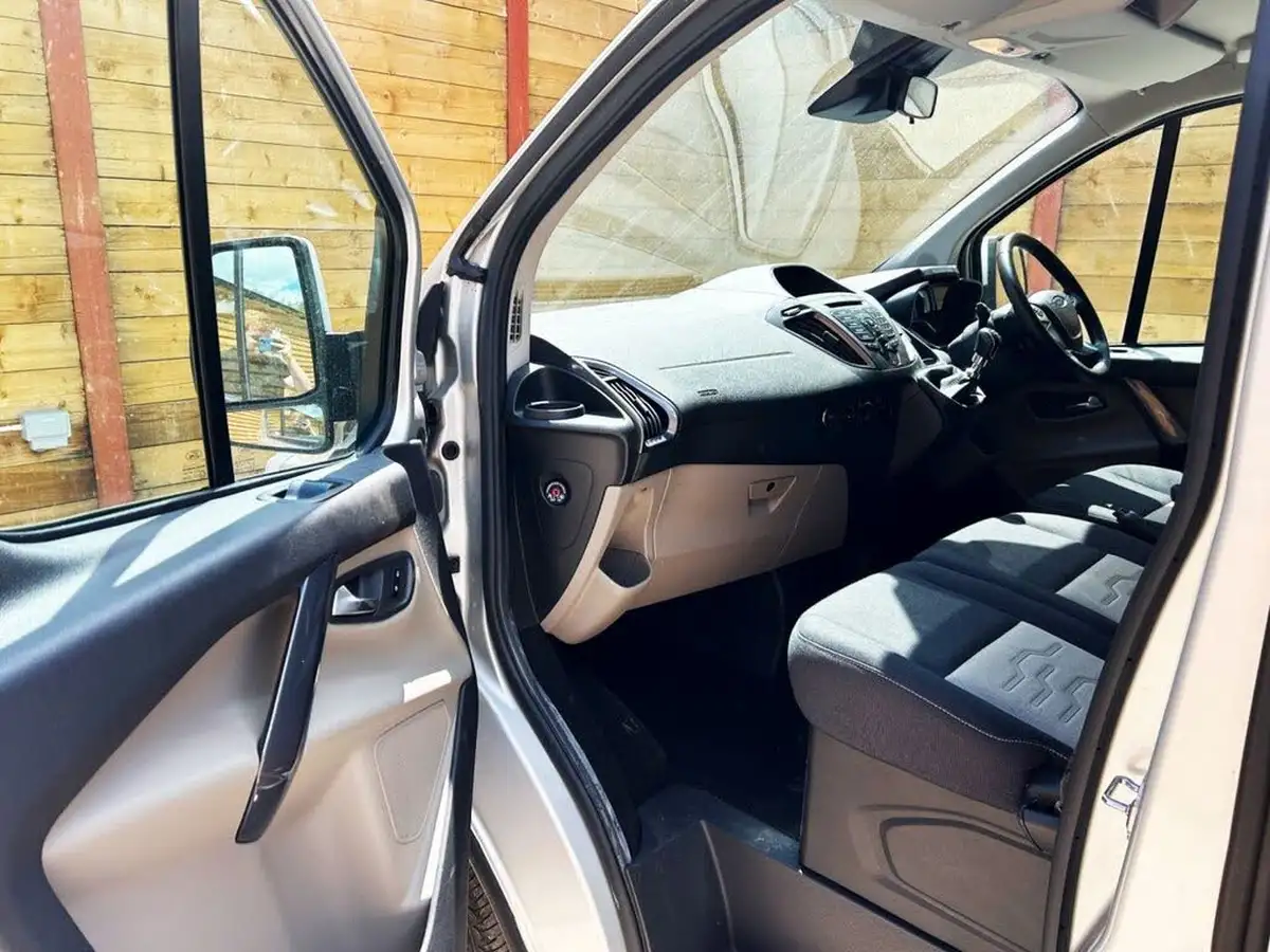 2017-ford-tourneo-custom-20tdci-310-l1-titanium-130ps-big-13