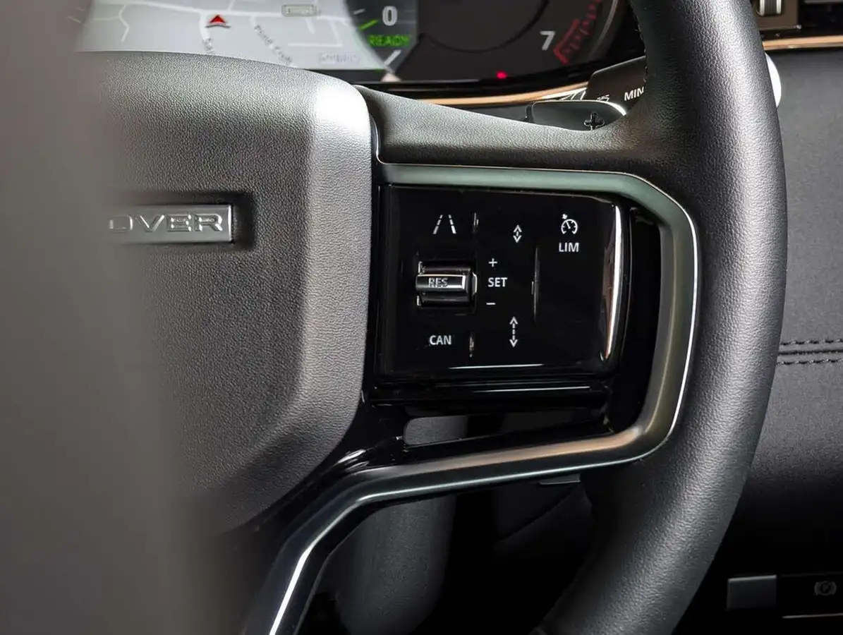 2022-land-rover-range-rover-evoque-15-p300e-r-dynamic-se-big-34