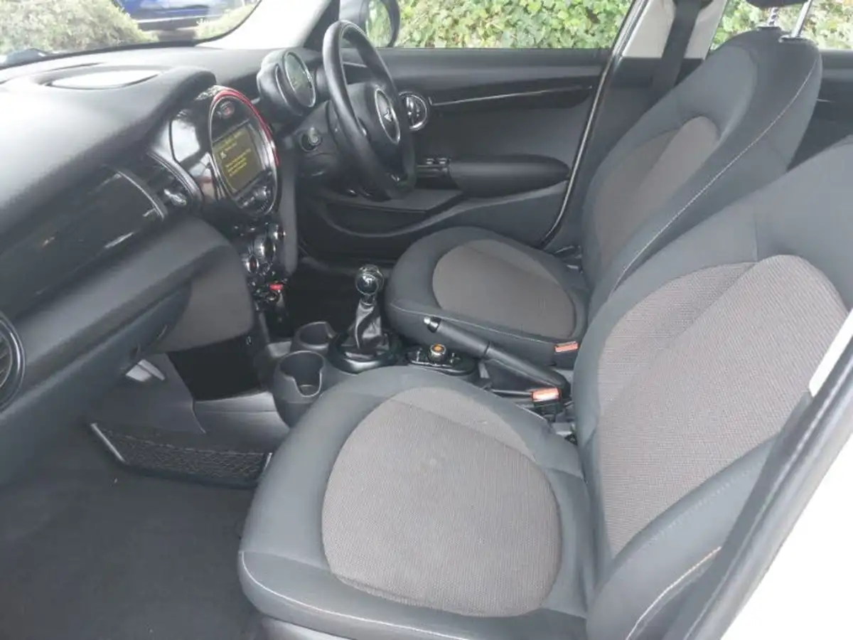 2015-mini-cooper-12-one-ss-5d-big-4