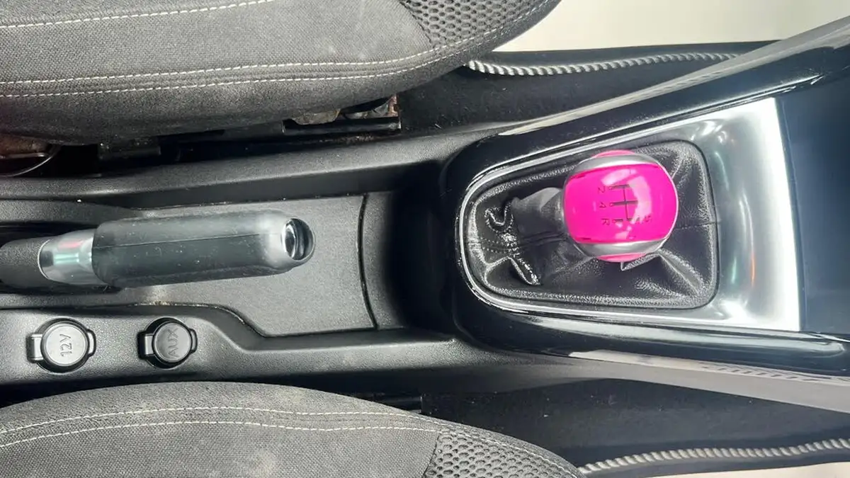 2014-citroen-ds3-16-dstyle-pink-big-37