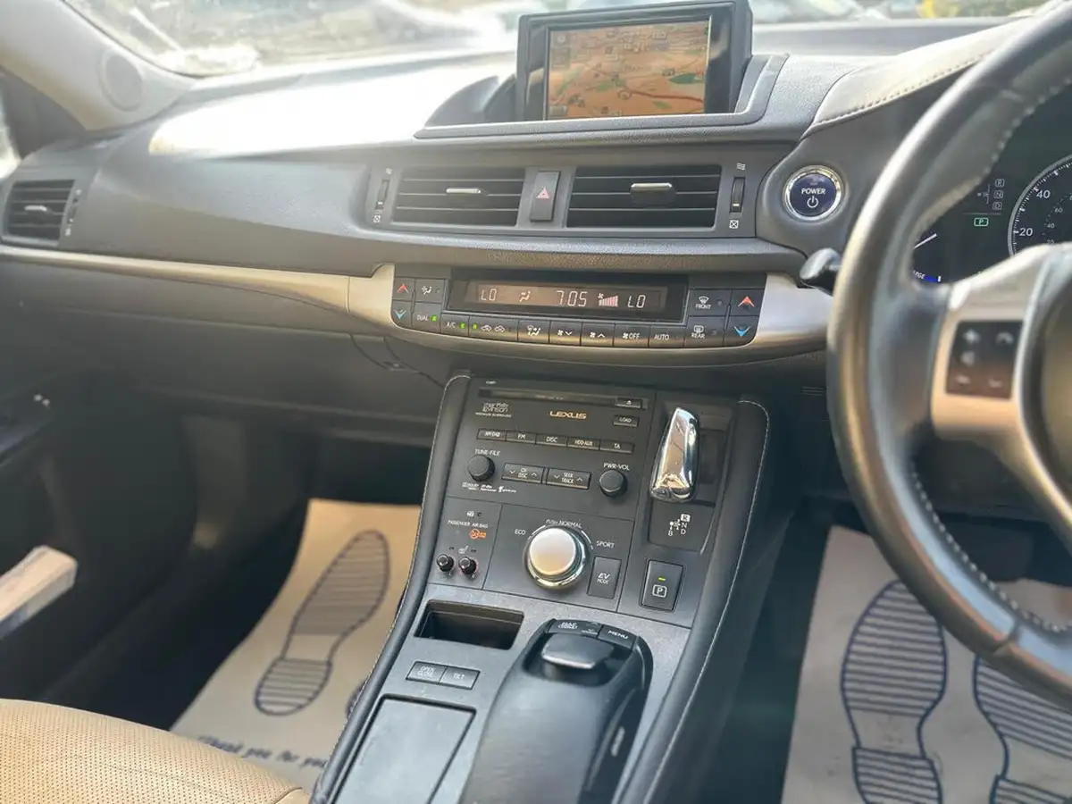 2011-lexus-ct-200h-18-se-l-premier-big-29