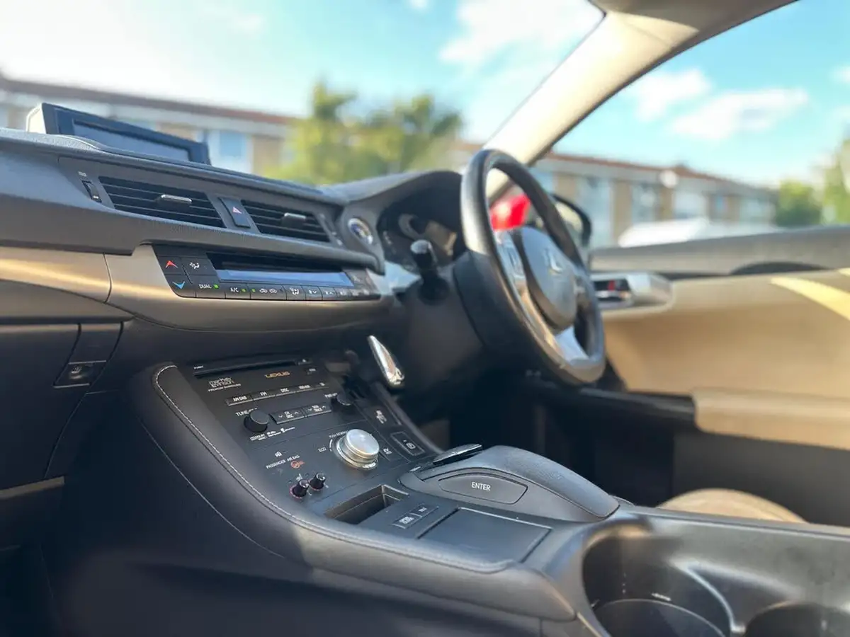 2011-lexus-ct-200h-18-se-l-premier-big-1
