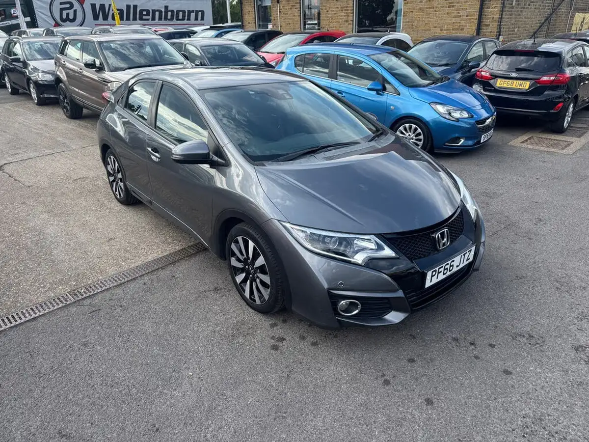 2016-honda-civic-18-i-vtec-se-plus-navi-hatchback-auto-big-5