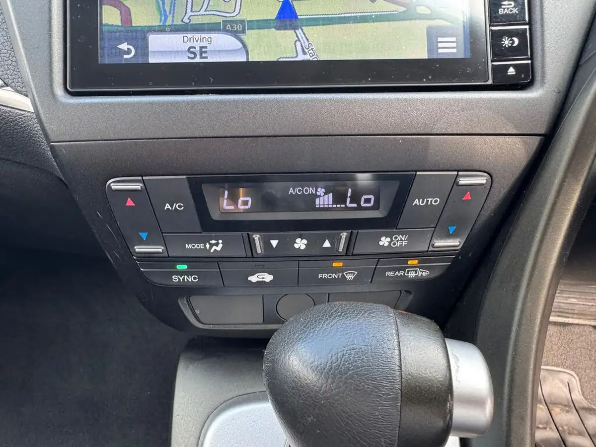 2016-honda-civic-18-i-vtec-se-plus-navi-hatchback-auto-big-29