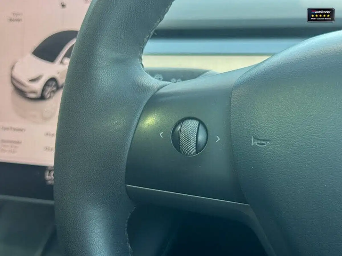 2022-tesla-model-y-e-long-range-big-10
