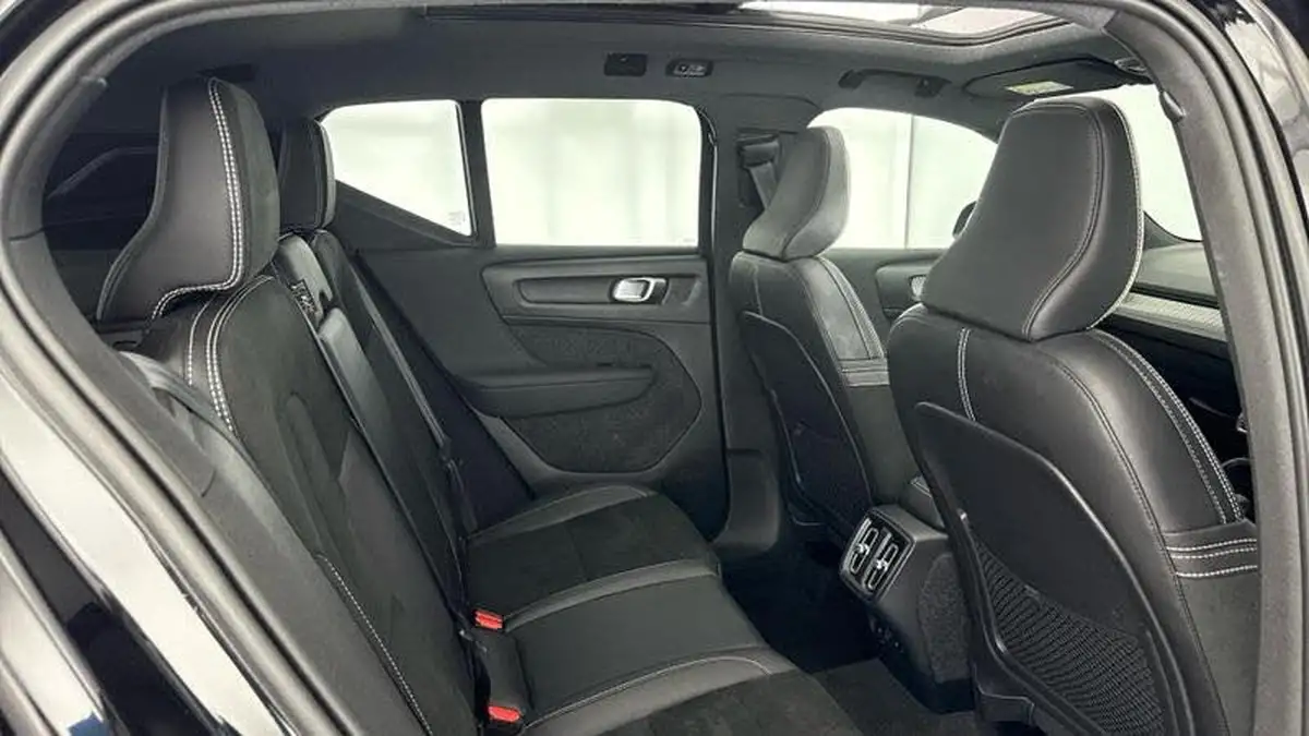 2022-volvo-xc40-15-t3-r-design-auto-big-8