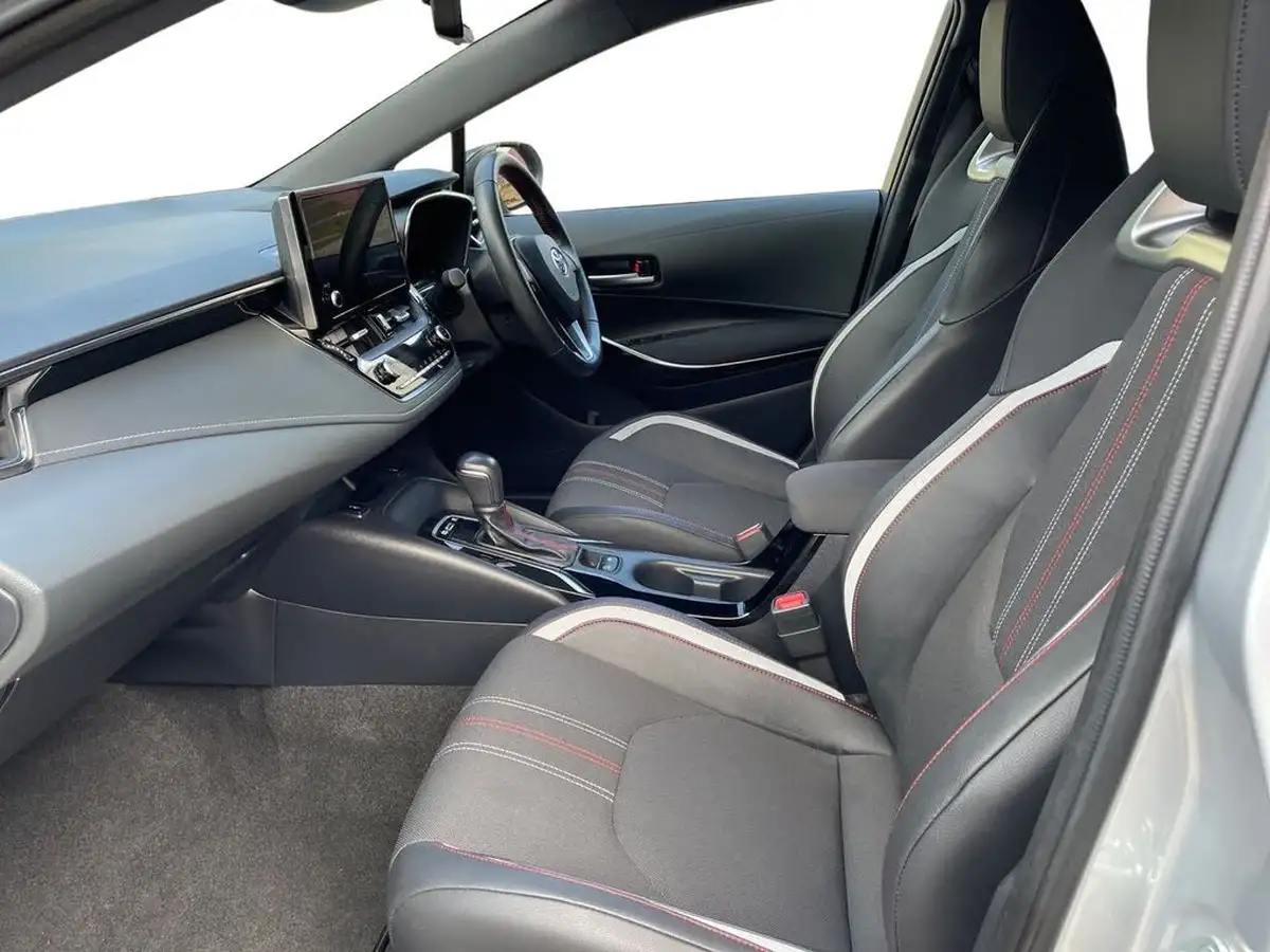 2023-toyota-corolla-18-vvt-i-gr-sport-138bhp-touring-sports-big-9