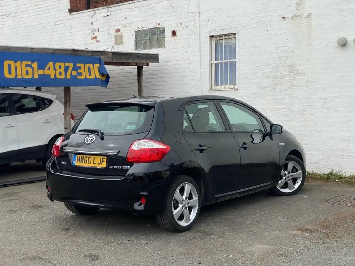 2011-toyota-auris-18-vvt-i-hsd-t-spirit-1798cc-big-9