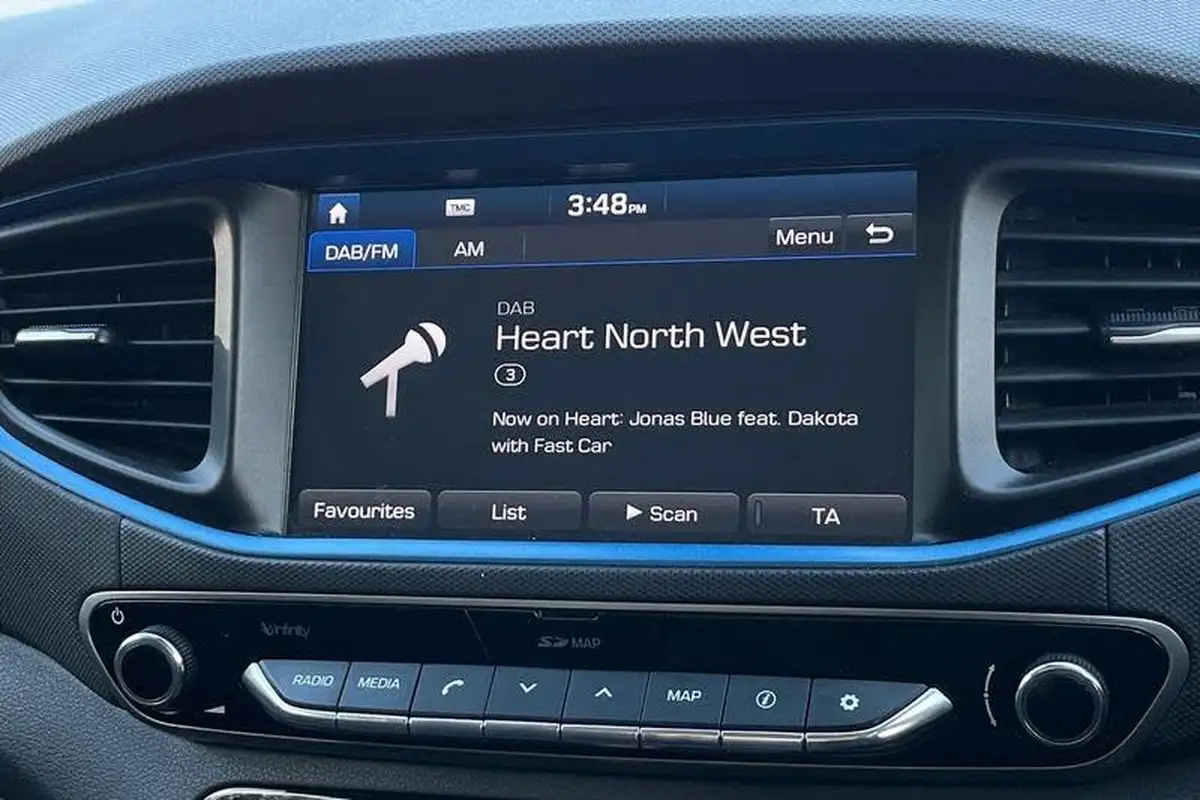 2018-hyundai-ioniq-16-gdi-premium-hybrid-big-25