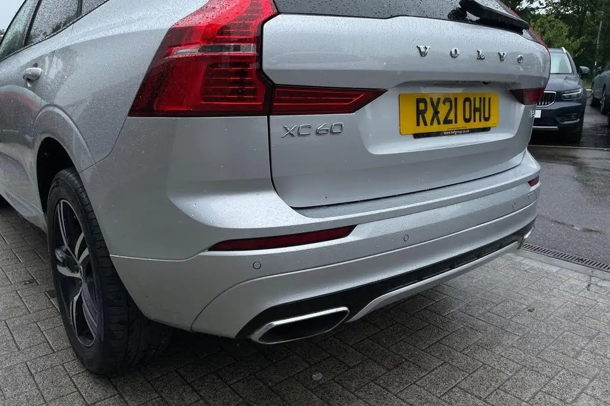 2021-volvo-xc60-20-b5-r-design-big-16