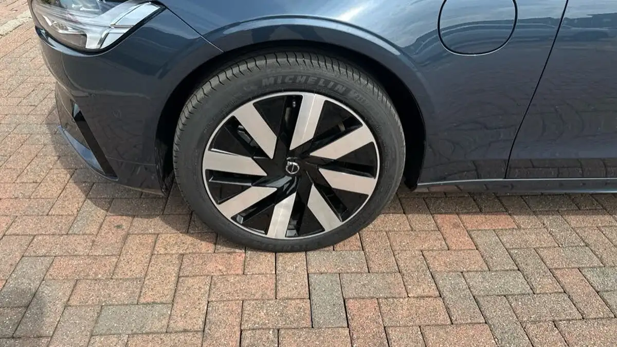 2025-volvo-v90-20-t6-plus-345bhp-dark-big-43