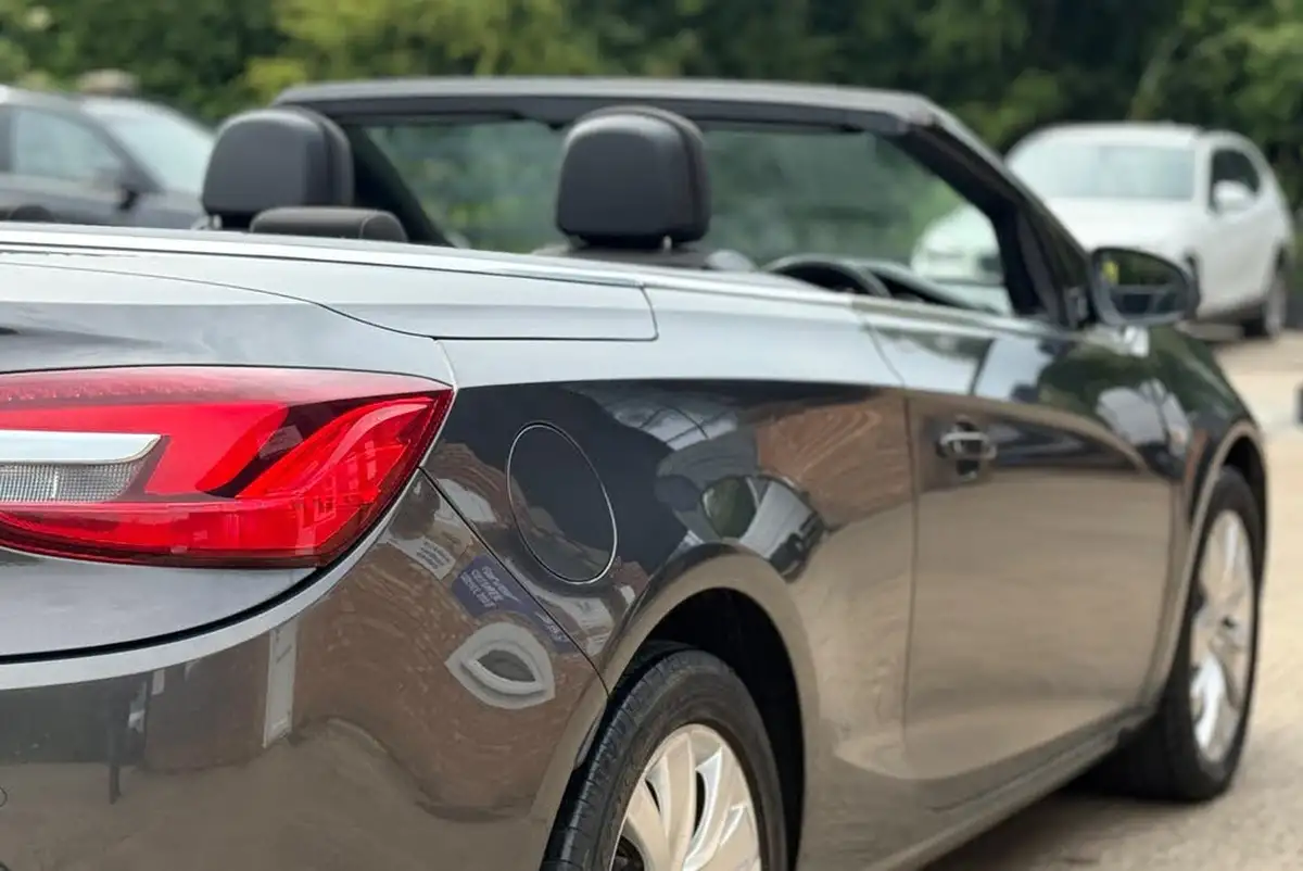 2013-vauxhall-cascada-20cdti-se-ss-big-29