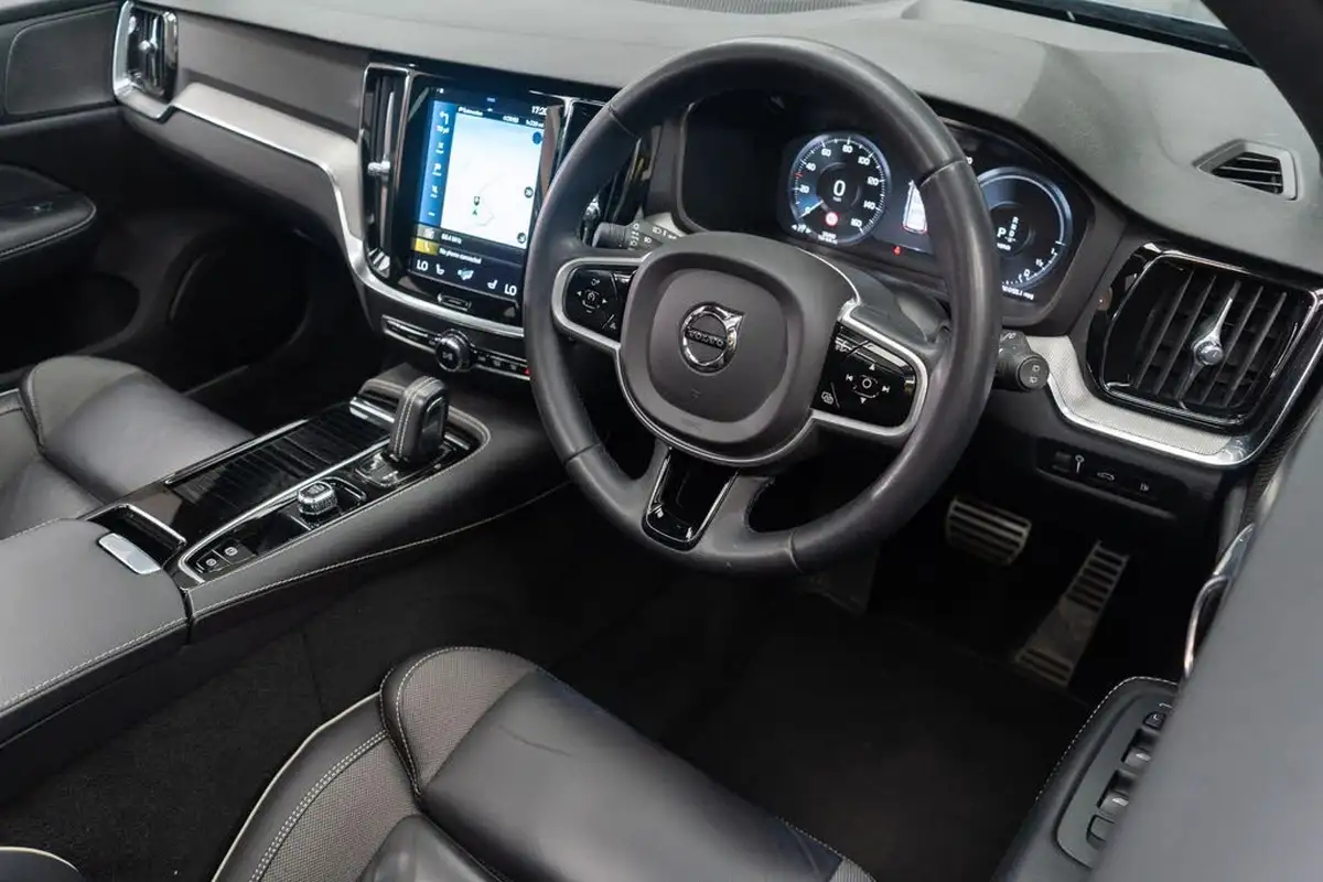 2021-volvo-v60-20-t6-r-design-350bhp-plug-in-hybrid-big-10