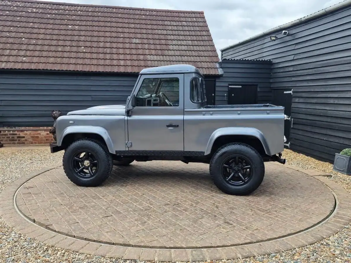 2009-land-rover-90-defender-24td-county-pick-up-big-5