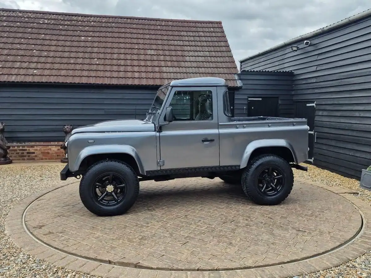 2009-land-rover-90-defender-24td-county-pick-up-big-29