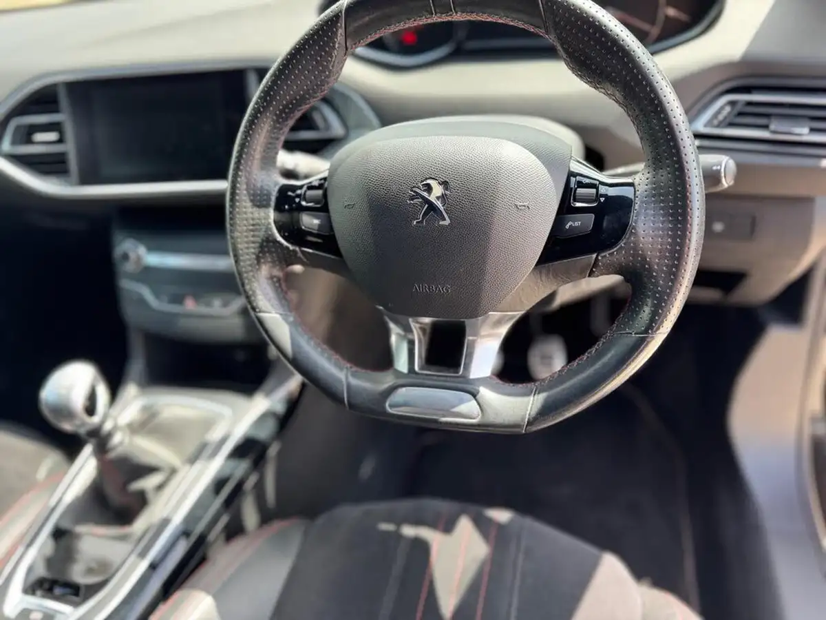 2015-peugeot-308-20-bluehdi-gt-line-20-bluehdi-big-7
