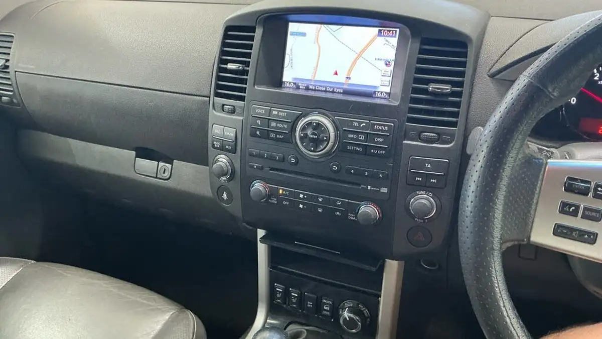 2013-nissan-pathfinder-25td-tekna-big-11