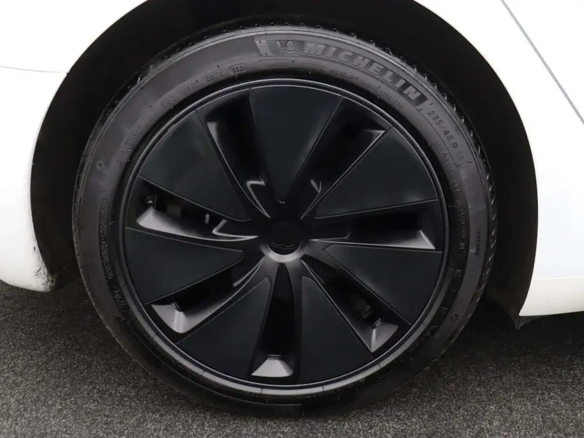 2024-tesla-model-3-e-rwd-big-6