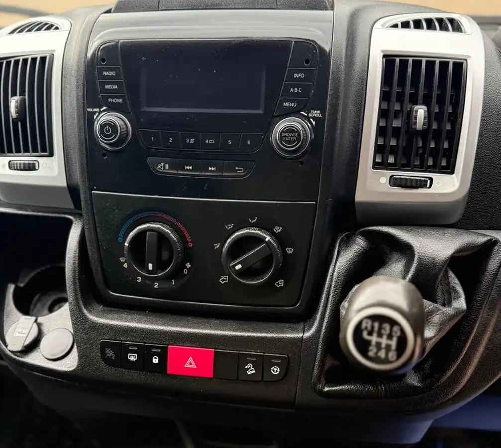 2017-fiat-ducato-20td-35-lh2-panel-big-17