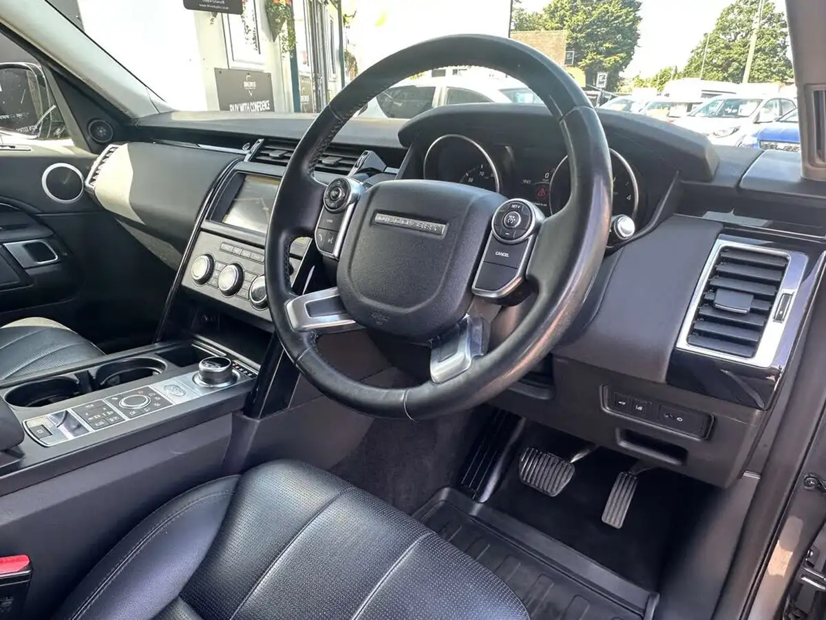 2018-land-rover-discovery-20sd4-se-240ps-awd-station-wagon-5d-auto-big-6