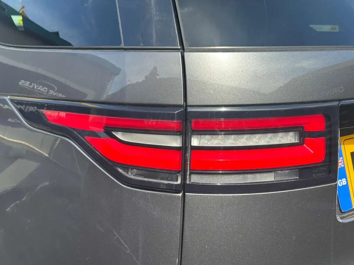 2018-land-rover-discovery-20sd4-se-240ps-awd-station-wagon-5d-auto-big-30