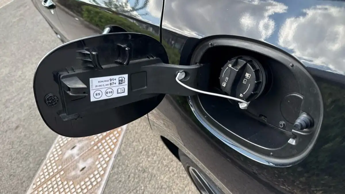2022-kia-ceed-15-t-gdi-3-hatchback-big-23