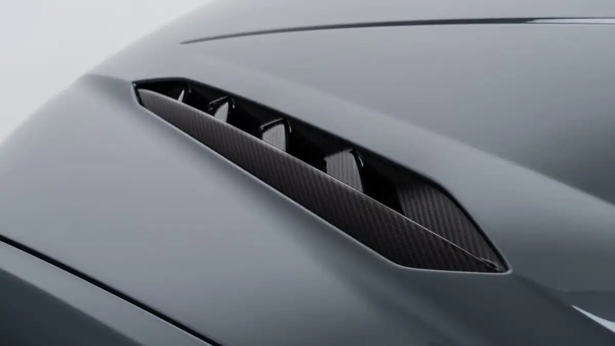 2024-lamborghini-urus-40-no-trim-big-10
