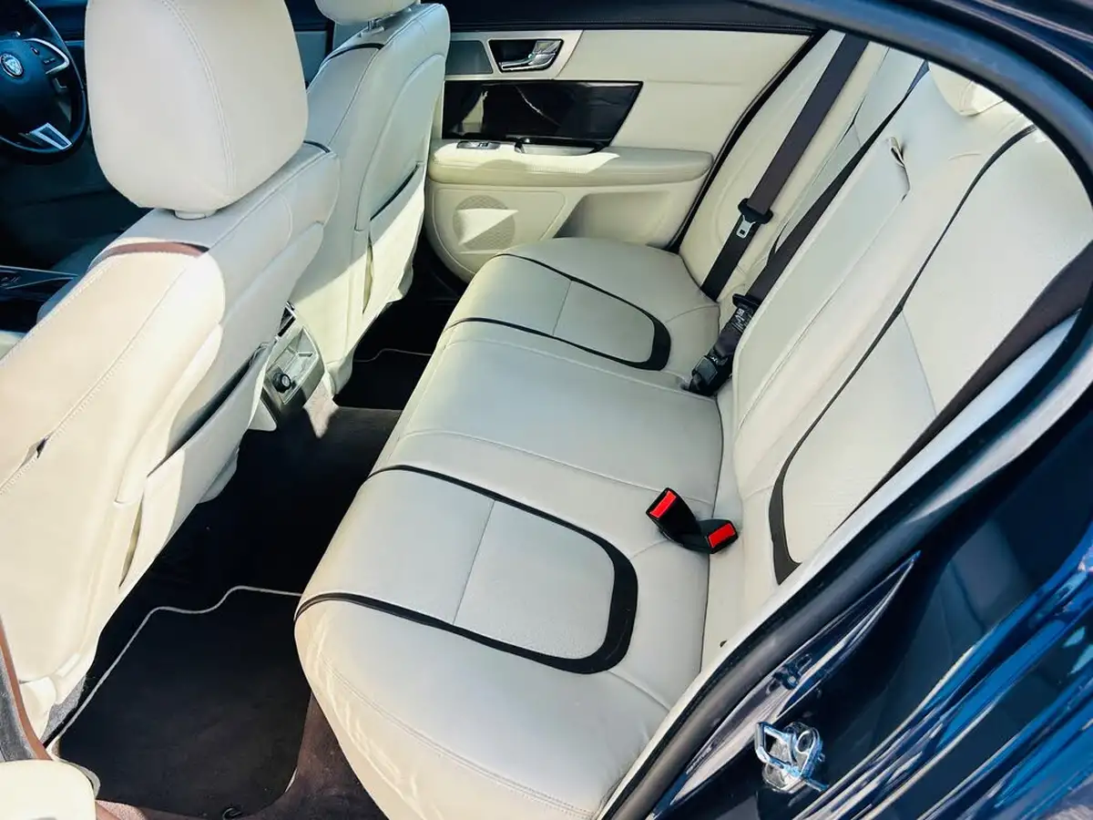 2015-jaguar-xf-22td-portfolio-200ps-saloon-4d-big-12