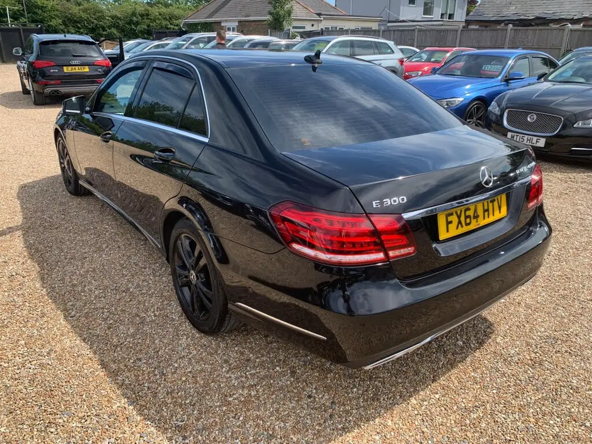 2014-mercedes-benz-e-class-21td-e300-se-saloon-4d-big-4