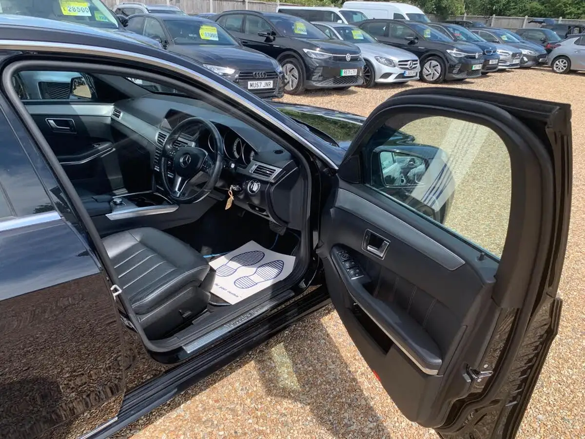 2014-mercedes-benz-e-class-21td-e300-se-saloon-4d-big-8