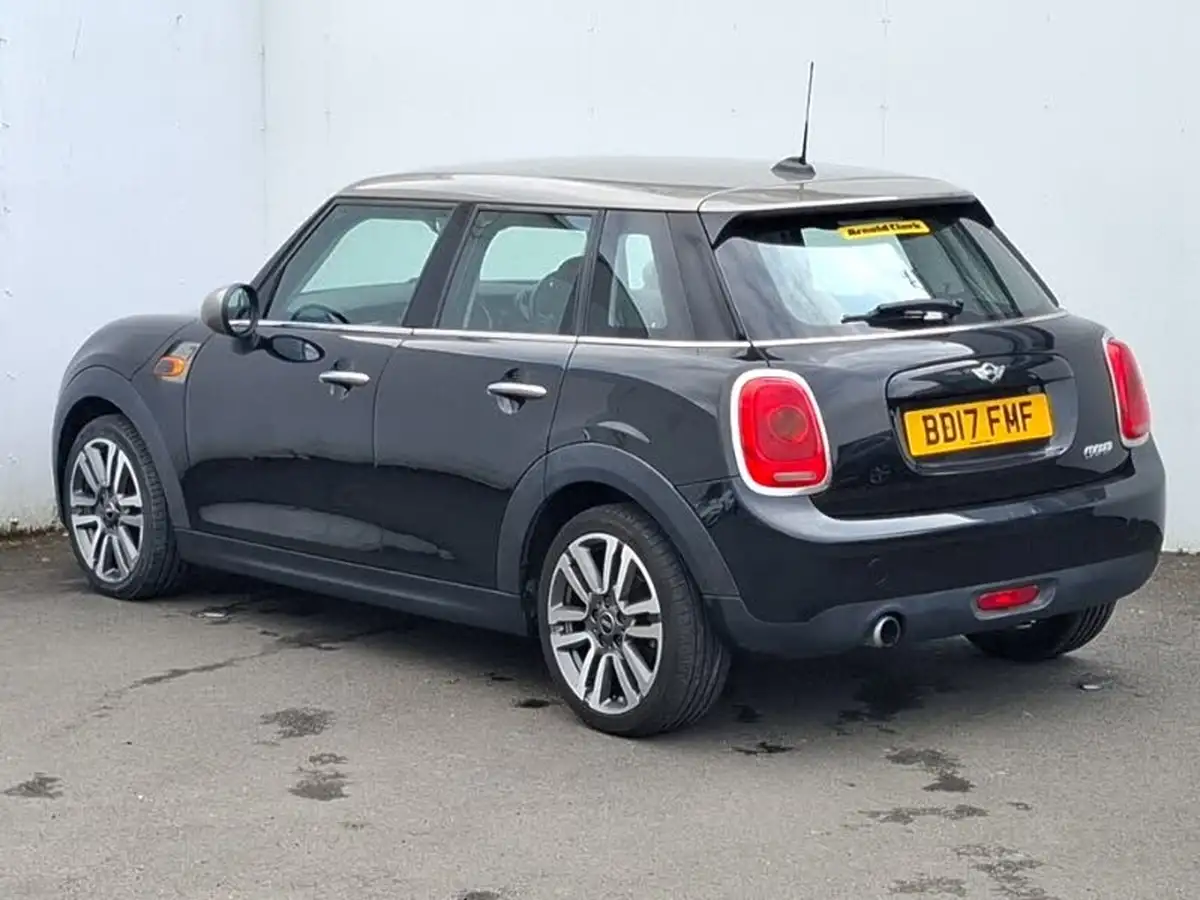 2017-mini-cooper-15-cooper-seven-5d-big-1