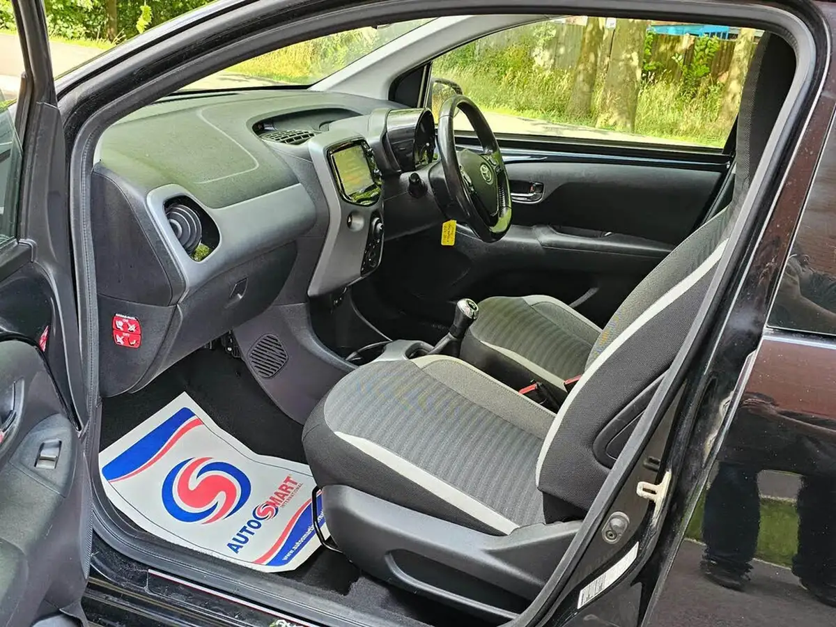 2018-toyota-aygo-10-vvt-i-x-play-71bhp-5d-big-8