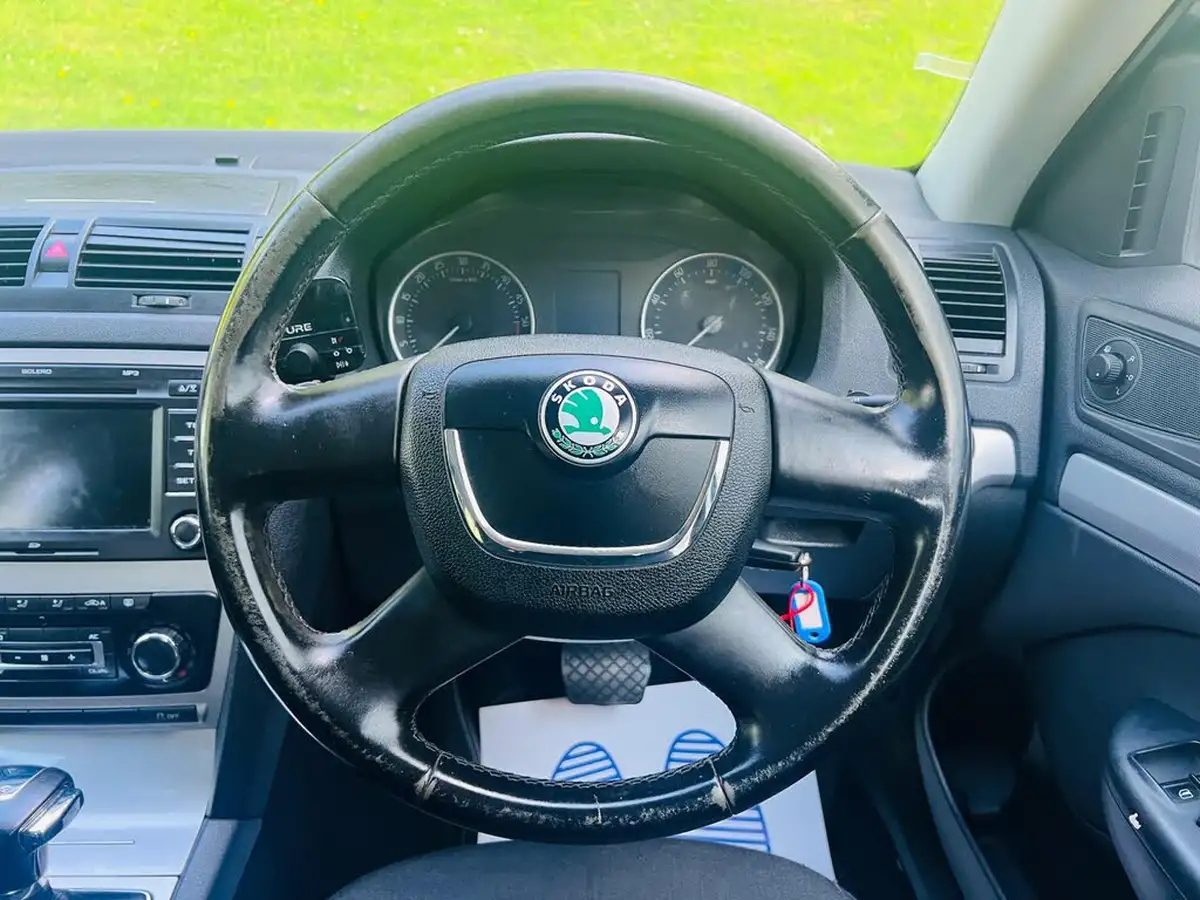 2012-skoda-octavia-16td-elegance-105ps-estate-dsg-big-57
