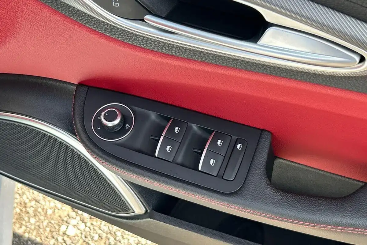 2021-alfa-romeo-giulia-20-veloce-276bhp-big-17
