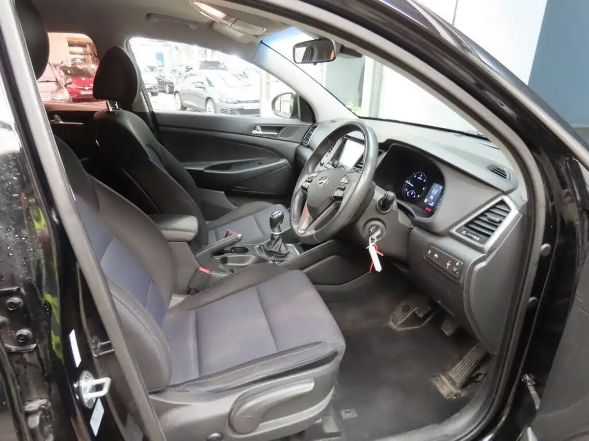 2017-hyundai-tucson-17crdi-blue-drive-se-nav-116ps-big-9