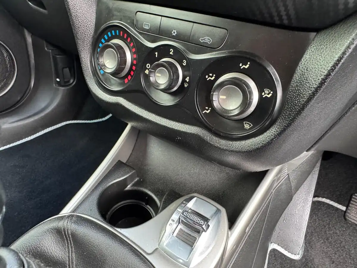 2009-alfa-romeo-mito-14-lusso-16v-big-26