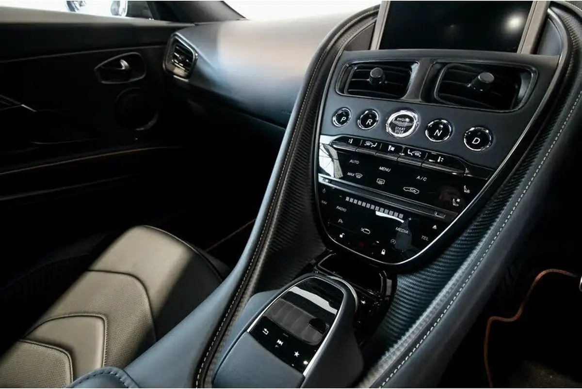 2023-aston-martin-dbs-big-14