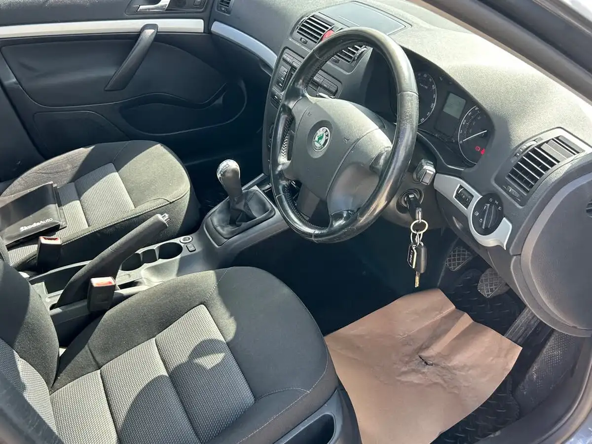 2008-skoda-octavia-19td-ambiente-pd-hatchback-big-3