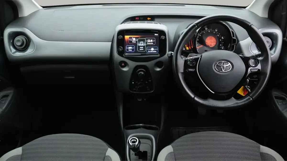2019-toyota-aygo-10-vvt-i-x-play-tss-x-shift-big-13
