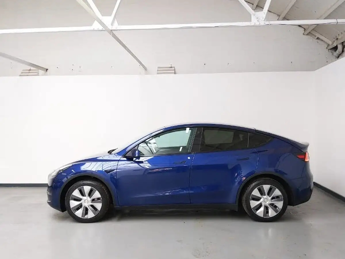 2022-tesla-model-y-e-long-range-big-3