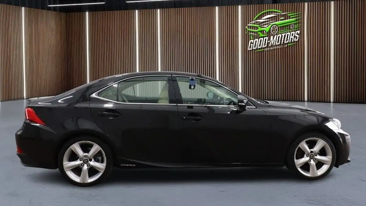 2016-lexus-is-300h-25-advance-big-8