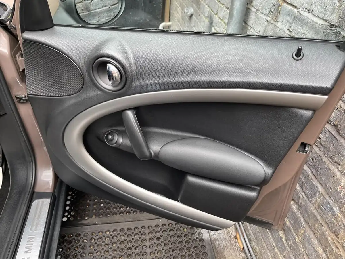 2011-mini-countryman-16-cooper-pepper-big-44